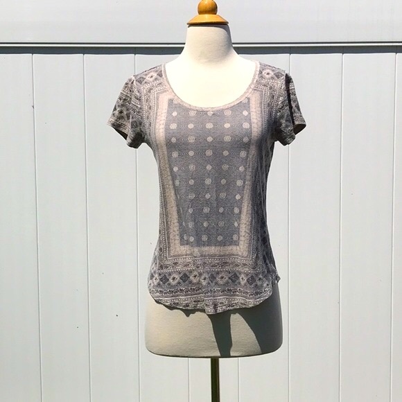 Lucky 🍀 Brand Scoop Neck Short Sleeve Blue/Gray/Tan PrintT Shirt Size Medium - Picture 1 of 14